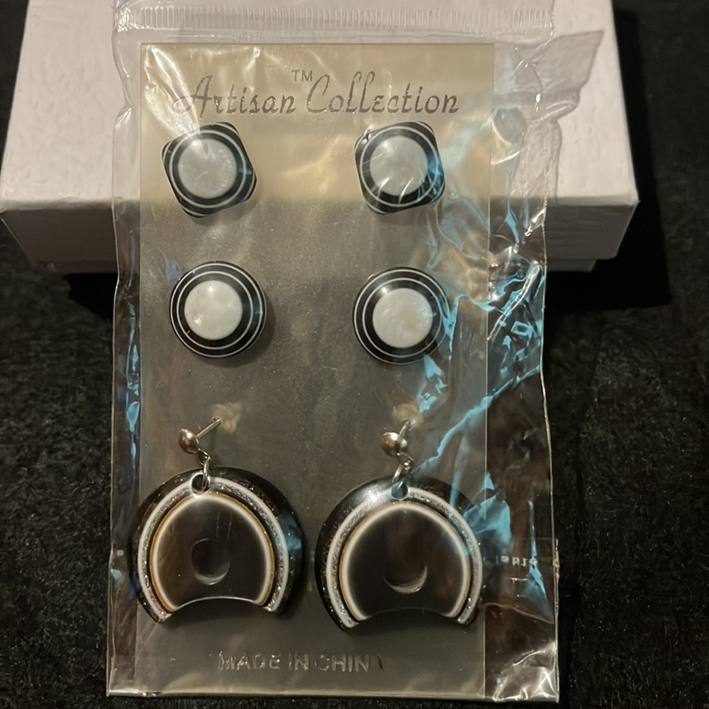 Earring Set - Picture 6 of 6